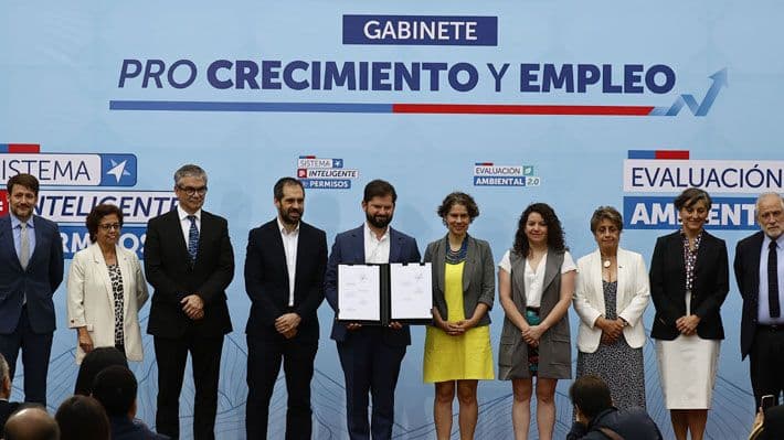 Gremios y expertos valoran reforma a la "permisología" presentada por el Gobierno: "Es un importante avance"