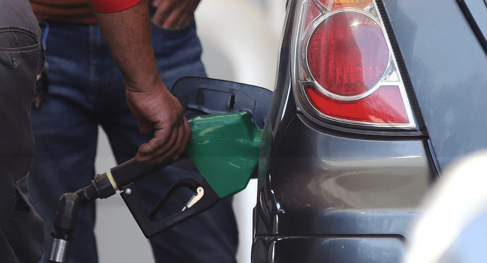 ¿Subirá el precio de las bencinas? ¿Cuánto?: expertos analizan el impacto que tendrá sobre las gasolinas que el dólar ronde los $1.000