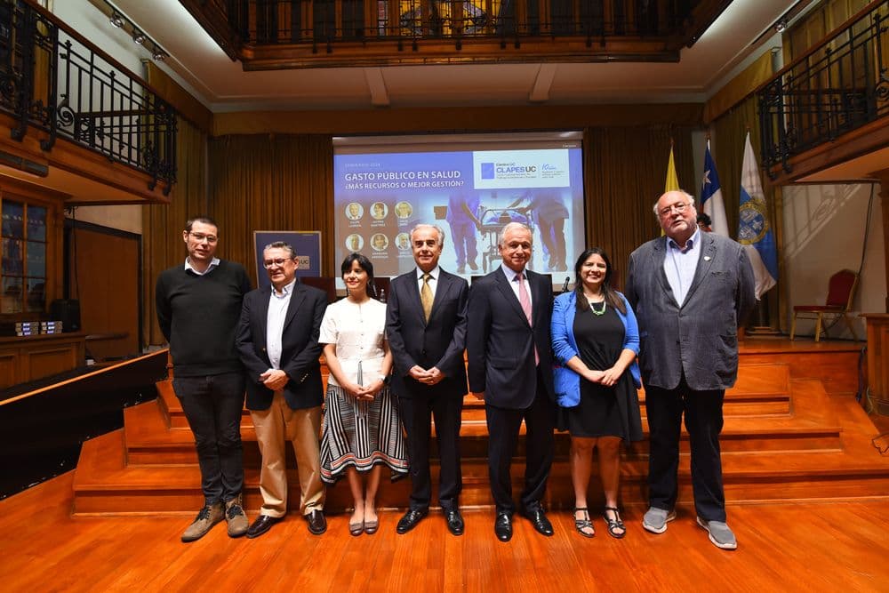 Debaten cómo enfrentar el gasto público en salud: con mayores recursos o mejor gestión