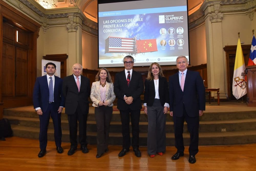 CLAPES UC reúne a autoridades y expertos para analizar las opciones que tiene Chile para enfrentar la guerra comercial