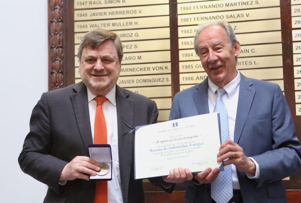 Ex Ministro del MOP y de Minería recibe premio “Al Ingeniero por Acciones Distinguidas”  