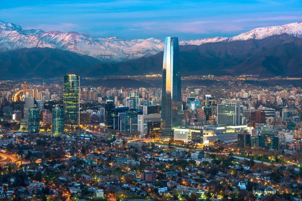 Las claves del sorpresivo lugar que The Economist dio a Chile en su ranking