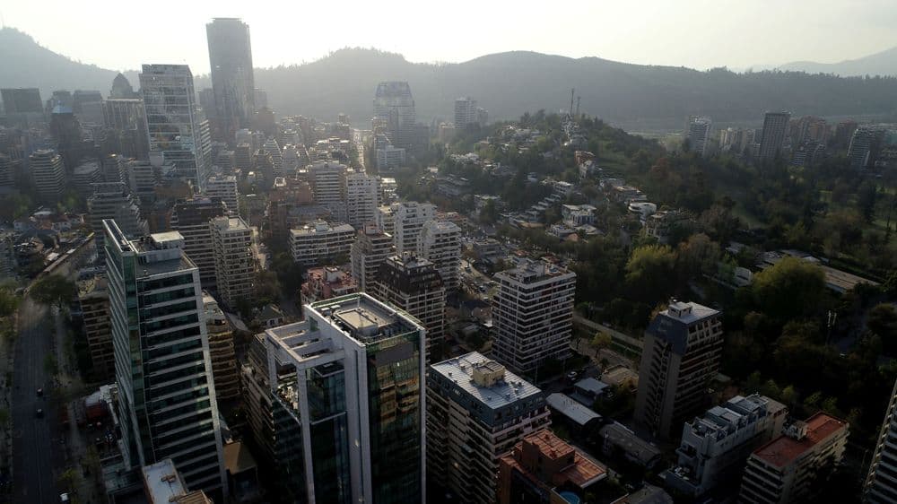 Mercado tras alto Imacec: Crece el optimismo económico para 2024, pero alertan por factores que 'exageran' el dato