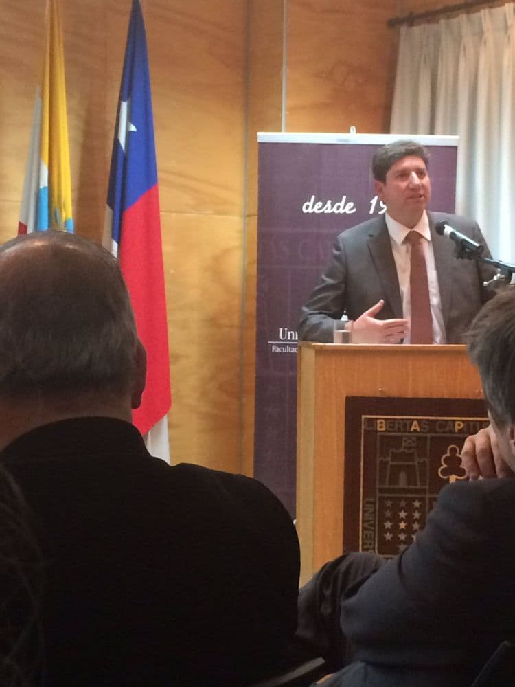 Director Alterno de Clapes UC expone en la U.Austral