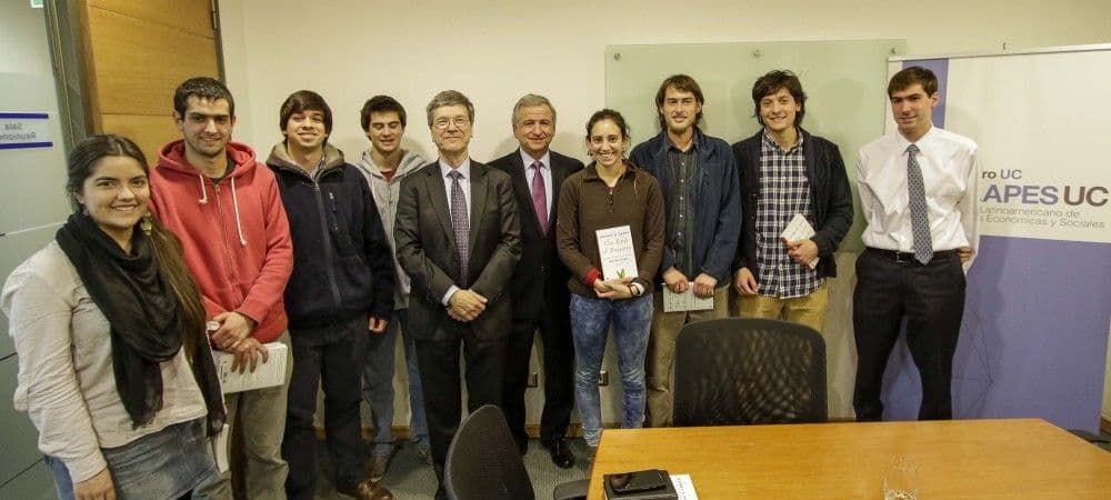Jeffrey Sachs y Felipe Larraín se reúnen con estudiantes UC