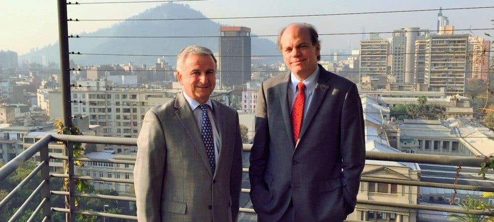 Presidente del Senado se reúne con el Director de Clapes UC