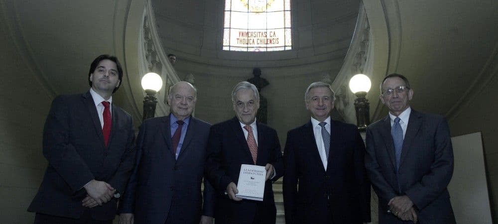 Sebastián Piñera, José Miguel Insulza y Felipe Larraín presentan libro sobre 27F