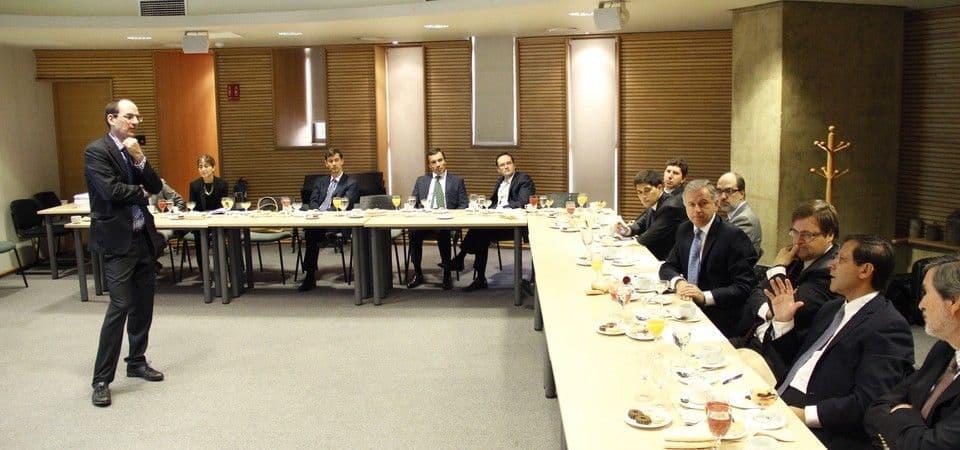 Mesa redonda sobre perspectivas de la industria minera