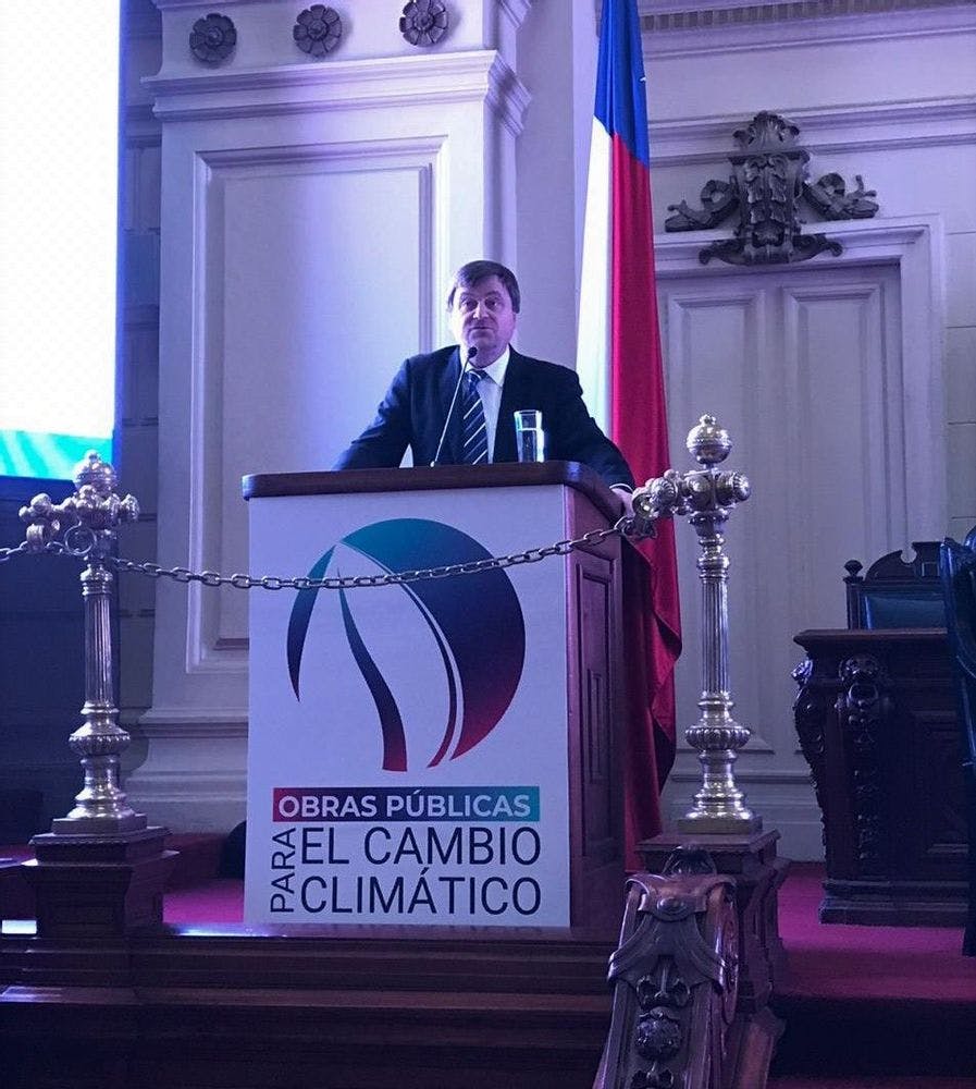 Director de Clapes UC participa en seminario Obras públicas para el cambio climático