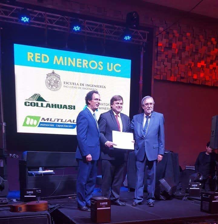 Hernán de Solminihac recibe premio de la Red Mineros UC